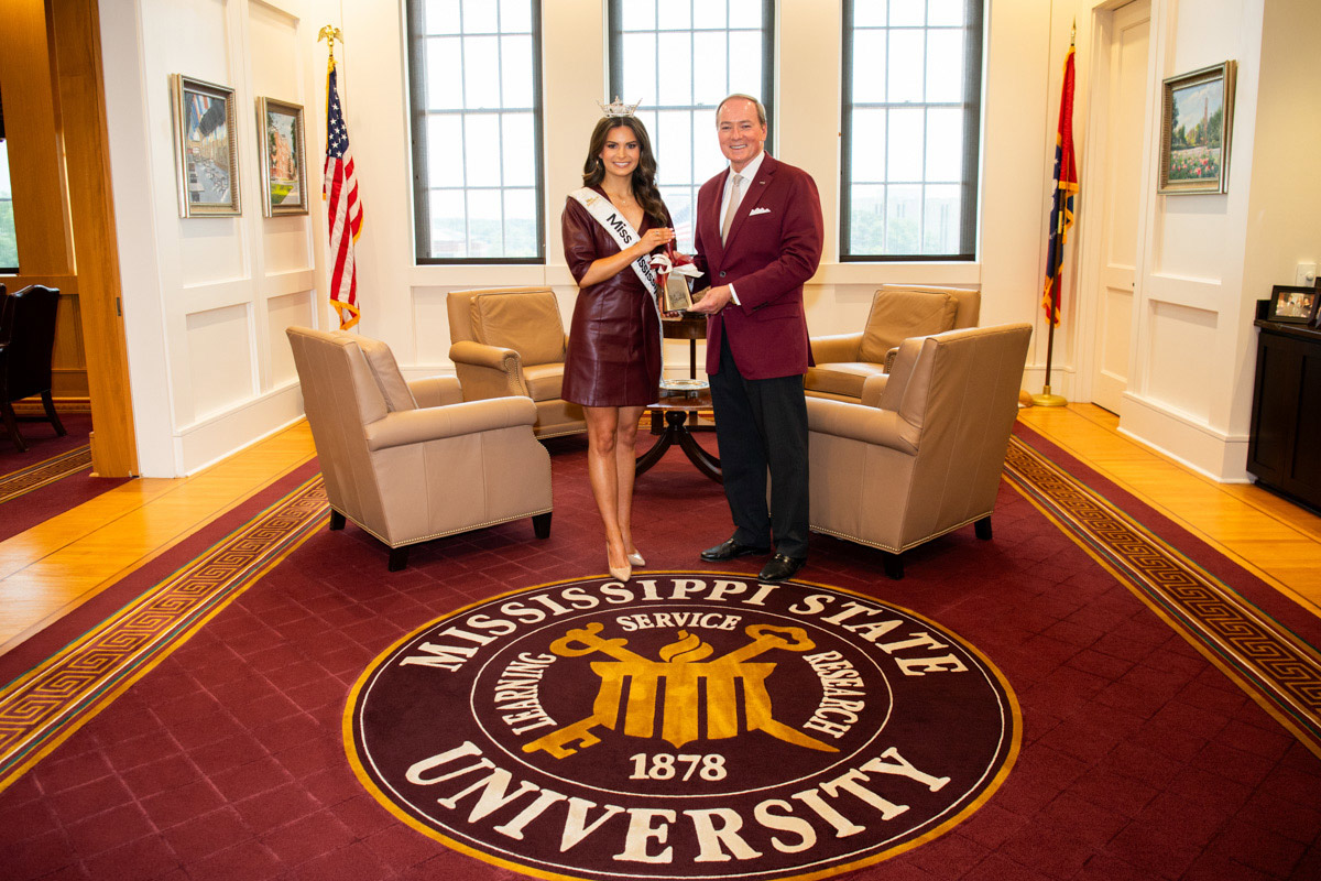 Miss Mississippi Becky Williams, a current MSU graduate student visits with MSU President Mark E. Keenum